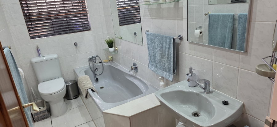 3 Bedroom Property for Sale in Roylglen Gardens Northern Cape